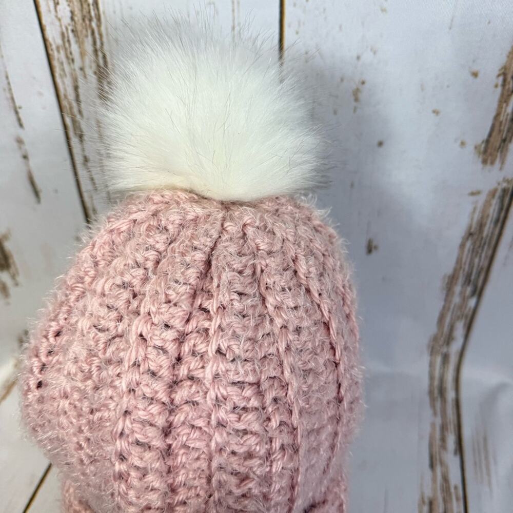Eyelash Yarn, Chic Pink Chunky Knit Beanie with Pom-Pom. Pristine condition! - Picture 2 of 4